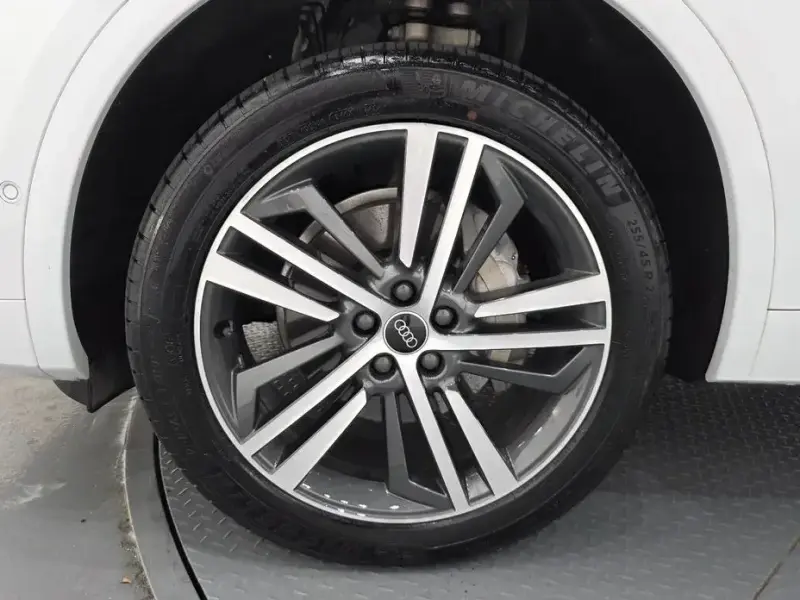 2023 Audi Q5 с пробегом 32 148 км