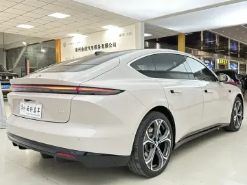 2025 Nio ET5 с пробегом 16 000 км