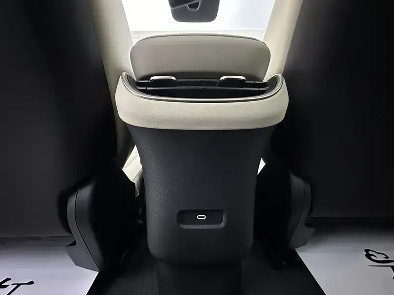 2025 Nio ET5 с пробегом 16 000 км