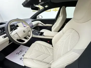 2025 Nio ET5 с пробегом 16 000 км