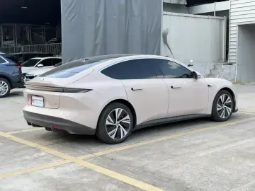 2024 Nio ET5 с пробегом 25 000 км