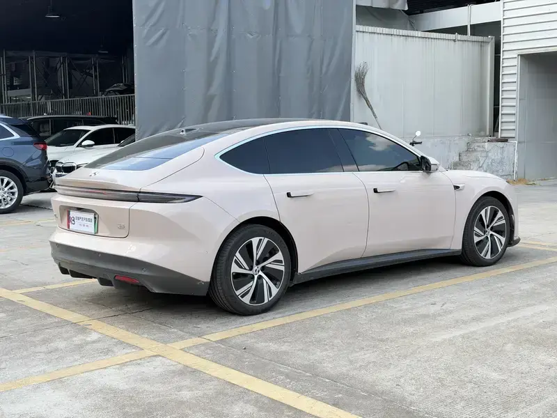 2024 Nio ET5 с пробегом 25 000 км