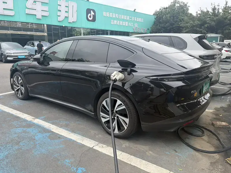 2024 Nio ET5 с пробегом 33 000 км