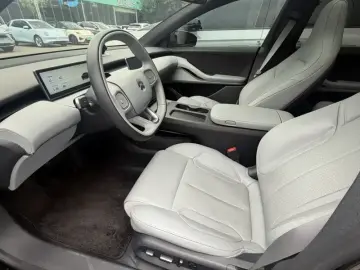 2024 Nio ET5 с пробегом 33 000 км