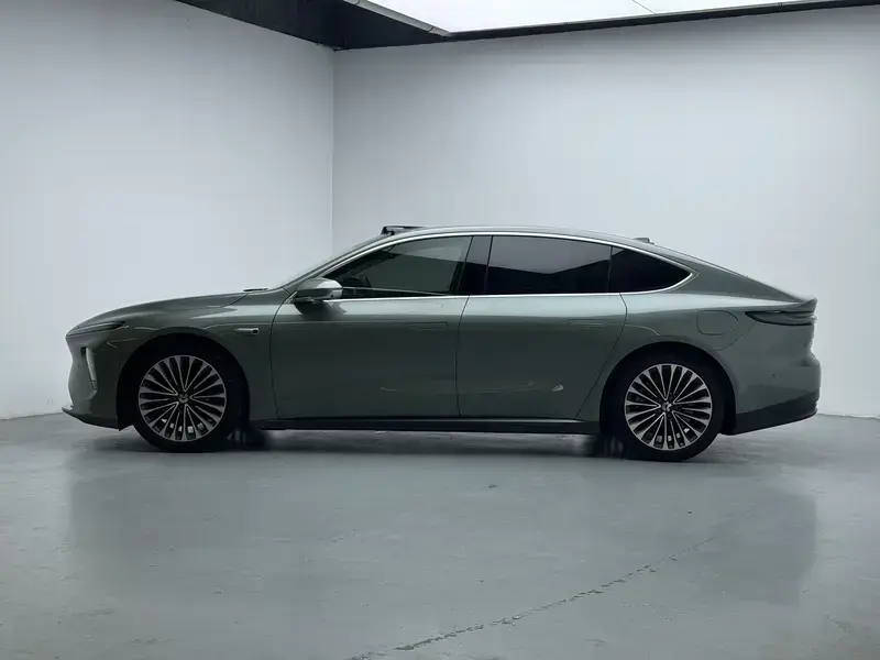 2023 Nio ET7 с пробегом 17 900 км