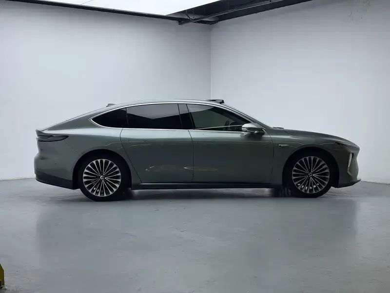 2023 Nio ET7 с пробегом 17 900 км