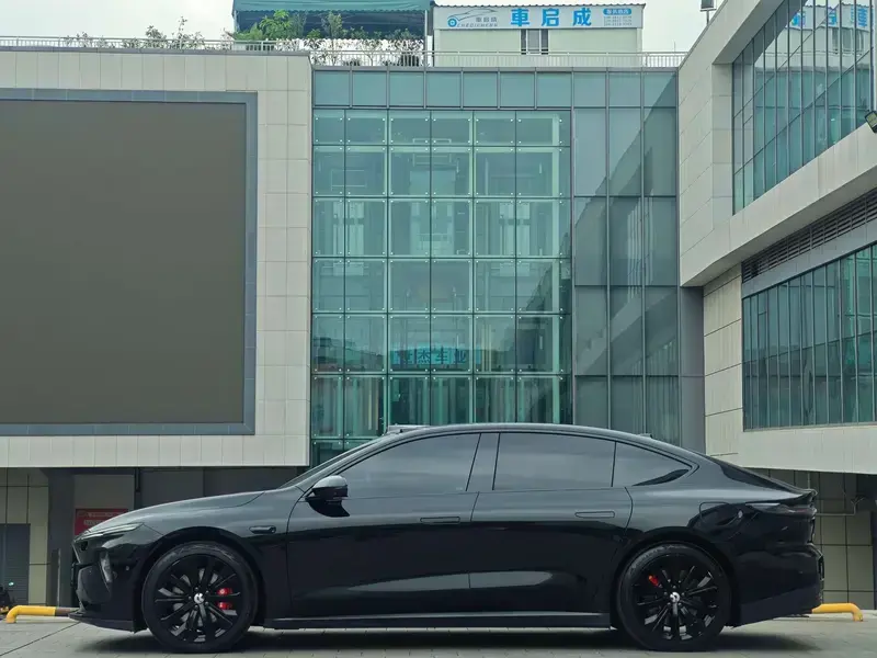 2024 Nio ET7 с пробегом 33 000 км
