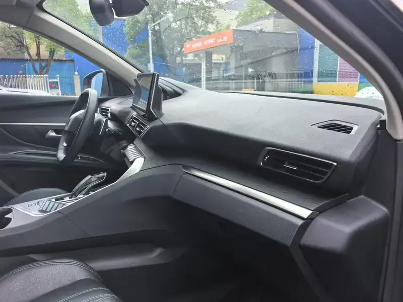 2023 Peugeot 5008 с пробегом 75 000 км