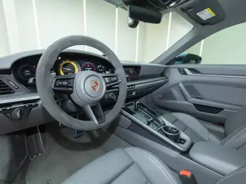 2020 Porsche 911 с пробегом 32 000 км