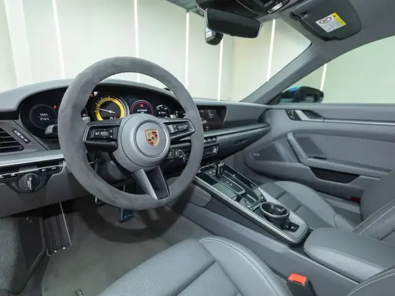 2020 Porsche 911 с пробегом 32 000 км