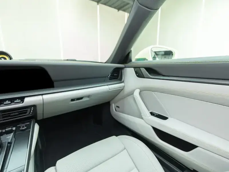 2023 Porsche 911 с пробегом 9 800 км