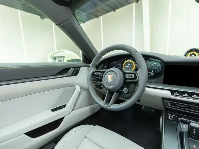 2023 Porsche 911 с пробегом 9 800 км