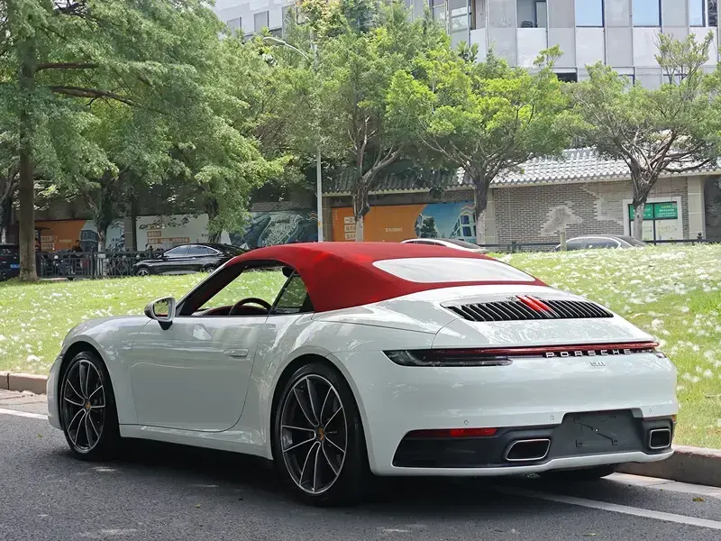 2023 Porsche 911 с пробегом 9 000 км