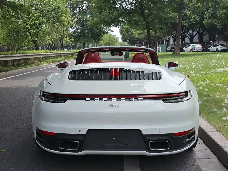 2023 Porsche 911 с пробегом 9 000 км