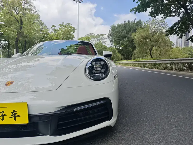 2023 Porsche 911 с пробегом 9 000 км