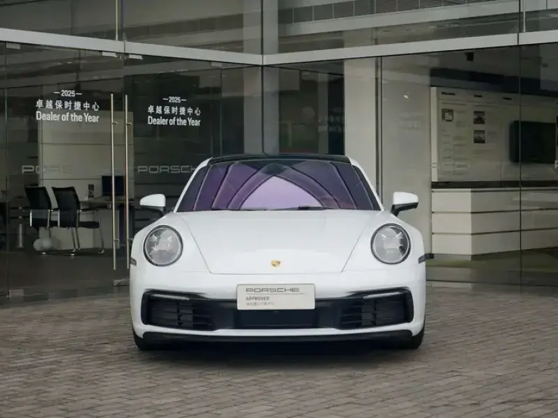 2023 Porsche 911 с пробегом 700 км