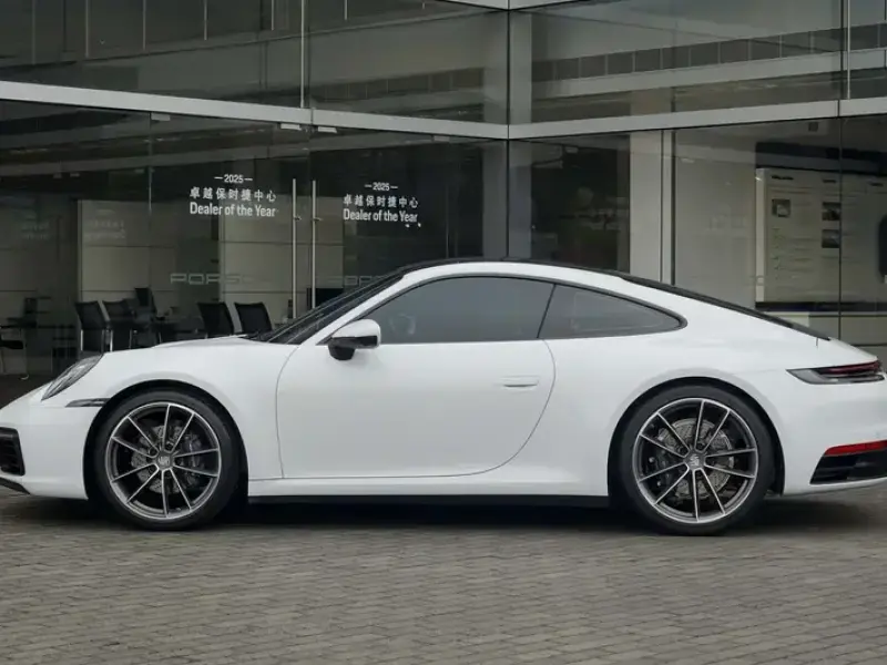 2023 Porsche 911 с пробегом 700 км
