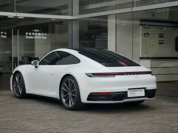 2023 Porsche 911 с пробегом 700 км