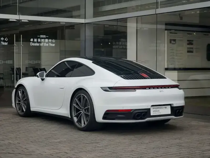 2023 Porsche 911 с пробегом 700 км