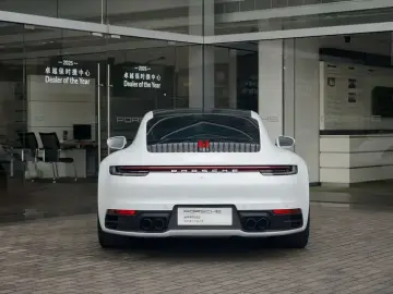 2023 Porsche 911 с пробегом 700 км