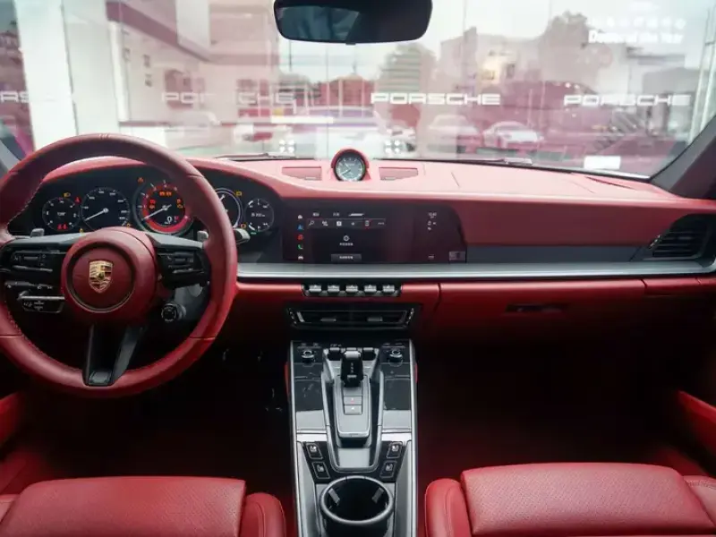 2023 Porsche 911 с пробегом 700 км