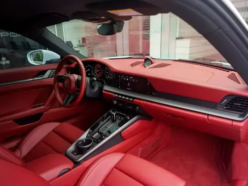 2023 Porsche 911 с пробегом 700 км
