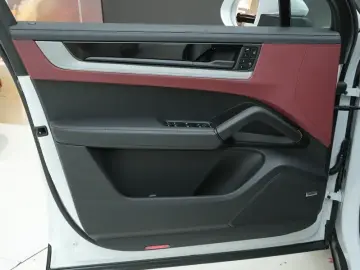 2024 Porsche Cayenne с пробегом 17 000 км