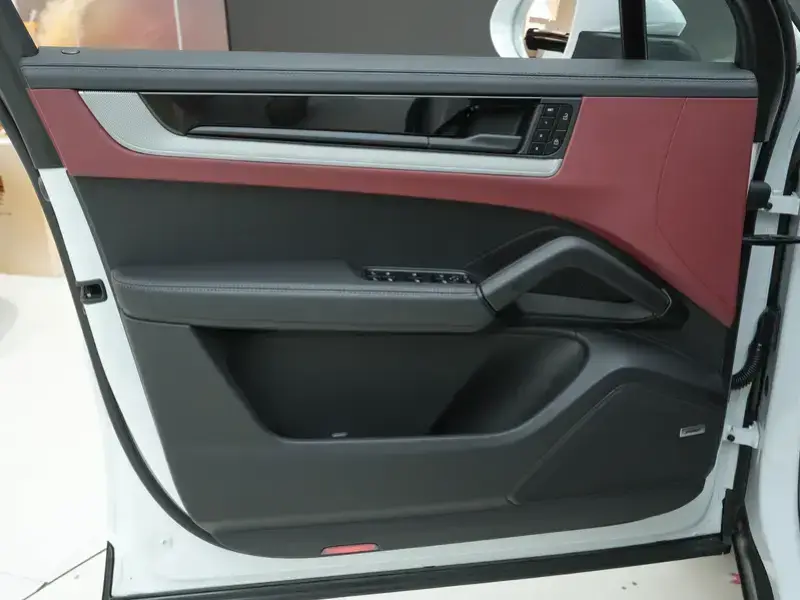 2024 Porsche Cayenne с пробегом 17 000 км