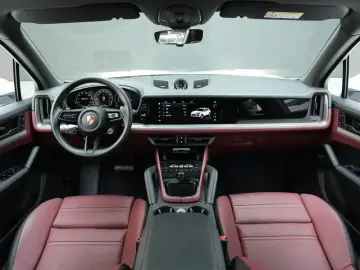 2024 Porsche Cayenne с пробегом 17 000 км