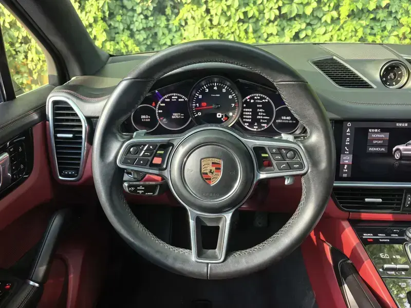 2020 Porsche Cayenne с пробегом 70 000 км