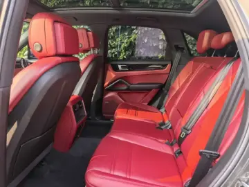 2020 Porsche Cayenne с пробегом 70 000 км