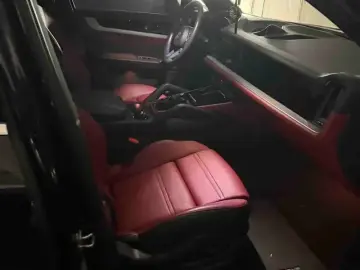 2024 Porsche Cayenne с пробегом 30 000 км