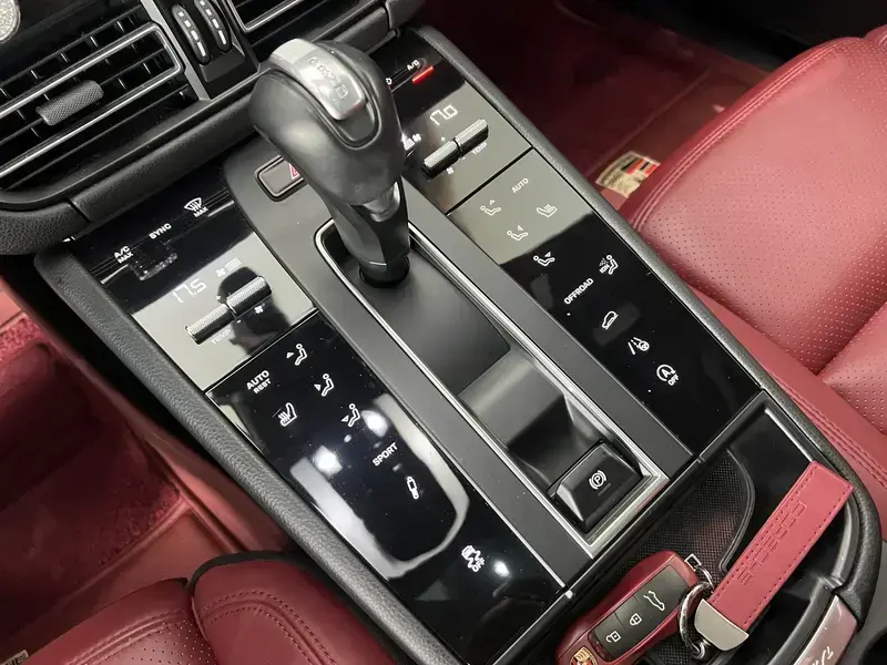 2023 Porsche Macan с пробегом 22 500 км