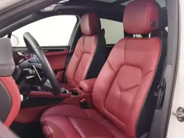 2023 Porsche Macan с пробегом 7 900 км