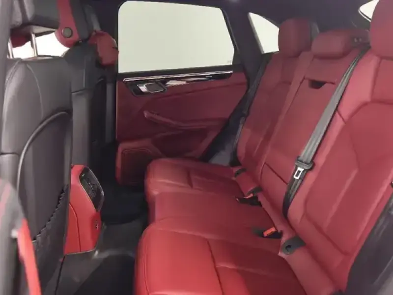2023 Porsche Macan с пробегом 7 900 км