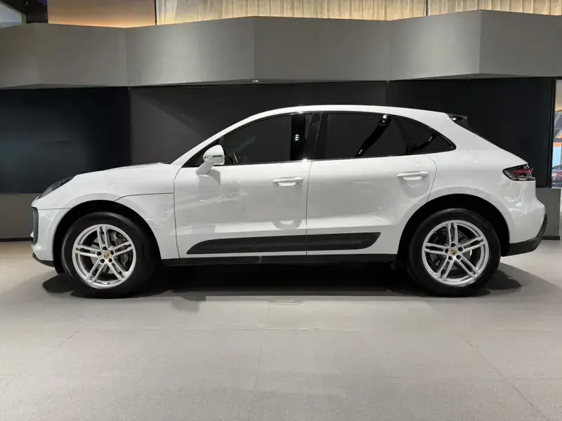 2023 Porsche Macan с пробегом 49 000 км
