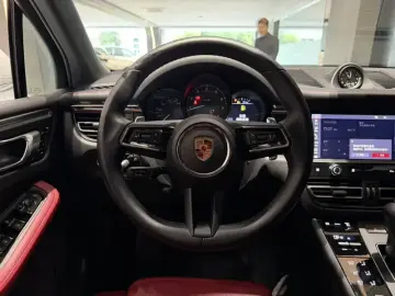 2023 Porsche Macan с пробегом 49 000 км