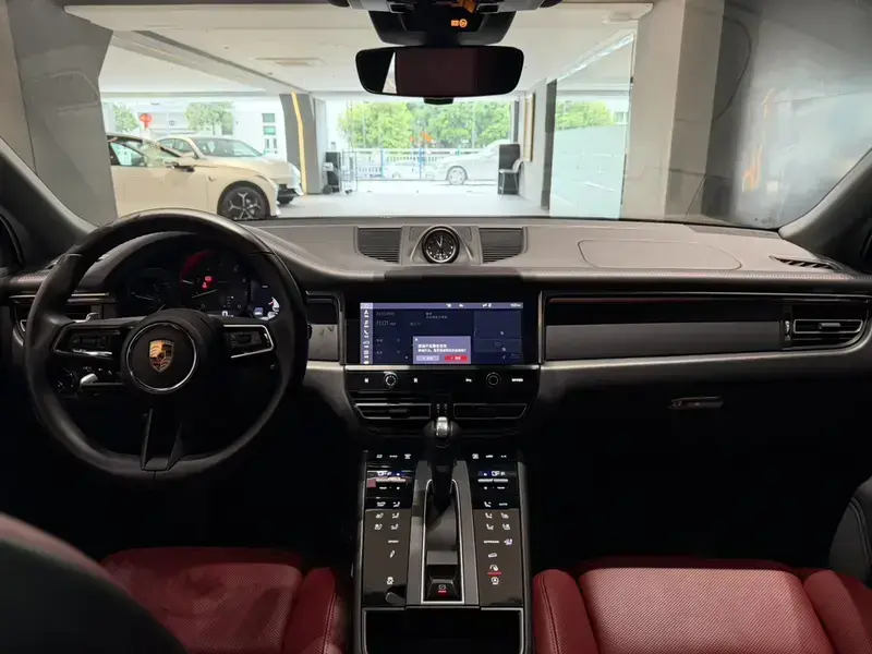 2023 Porsche Macan с пробегом 49 000 км