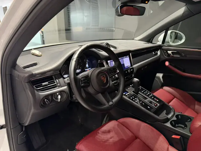 2023 Porsche Macan с пробегом 49 000 км