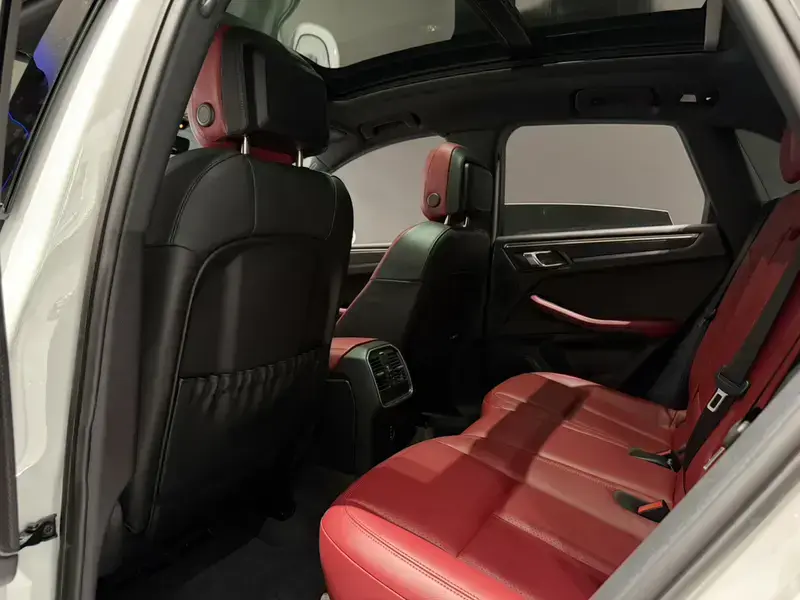 2023 Porsche Macan с пробегом 49 000 км