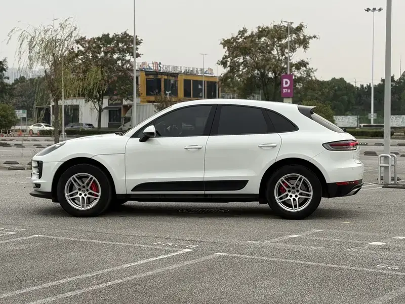 2020 Porsche Macan с пробегом 38 000 км