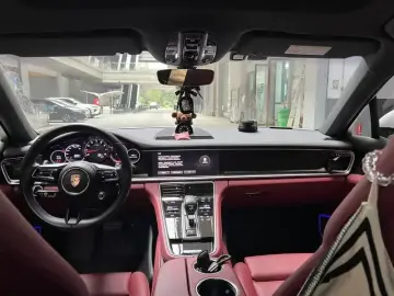 2023 Porsche Panamera с пробегом 24 000 км