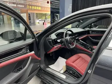 2024 Porsche Panamera с пробегом 26 000 км