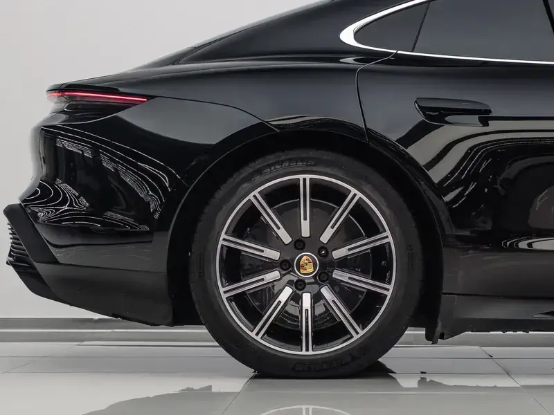 2019 Porsche Taycan с пробегом 29 900 км