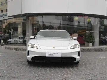 2024 Porsche Taycan с пробегом 19 000 км