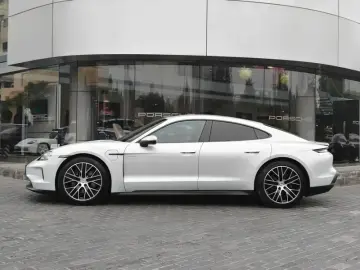 2024 Porsche Taycan с пробегом 19 000 км