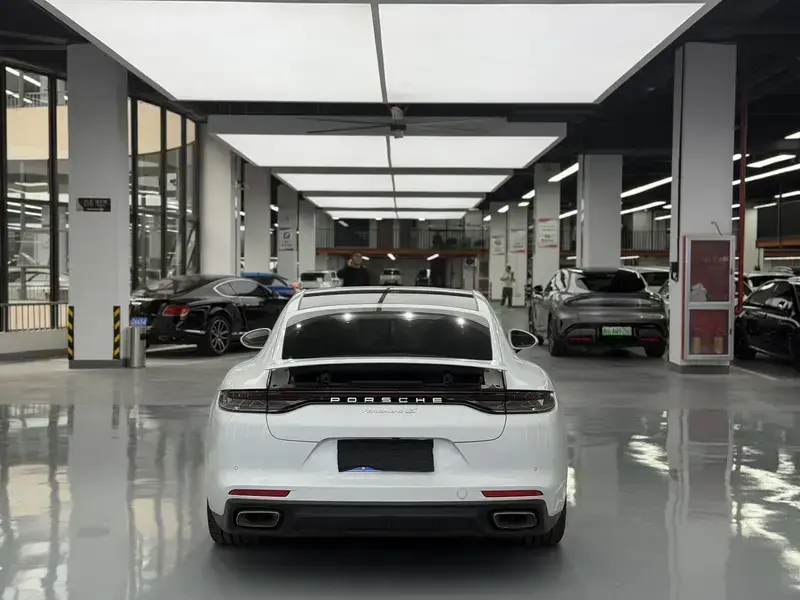 2023 Porsche Panamera с пробегом 90 500 км