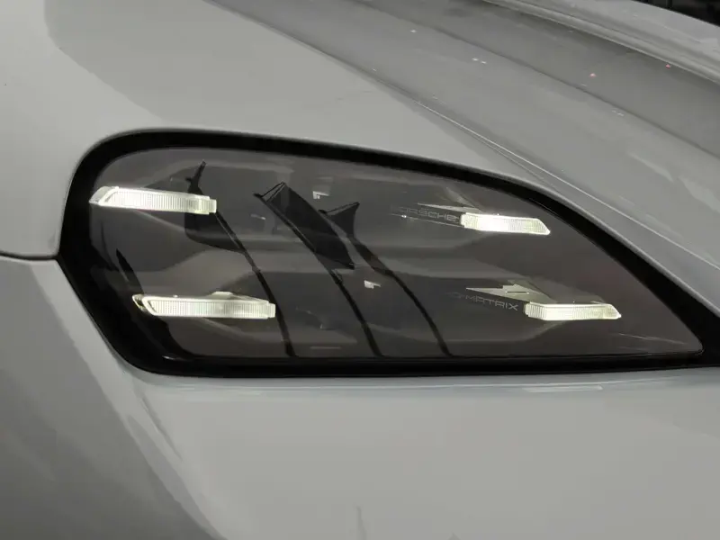 2024 Porsche Taycan с пробегом 19 000 км