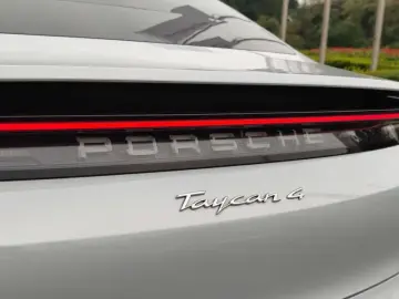 2024 Porsche Taycan с пробегом 19 000 км