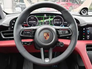 2024 Porsche Taycan с пробегом 19 000 км